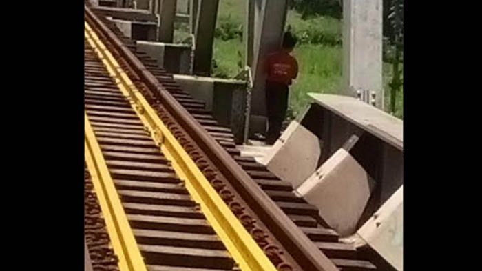 7 Fakta Pelajar SMP Bunuh Diri Melompat dari Jembatan 20 Meter ke Sungai, Nomor 5 Bikin Kaget