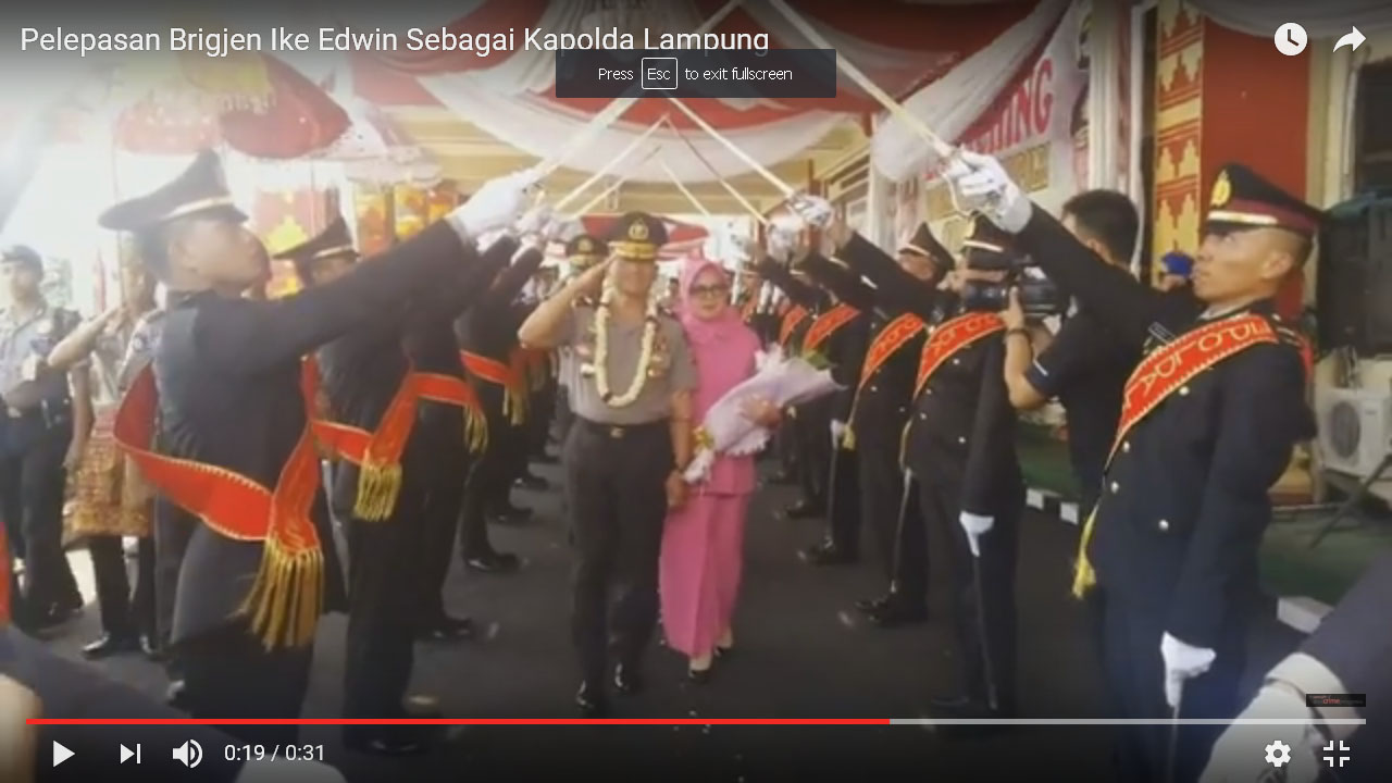 pelepasan-brigjen-ike-edwin-sebagai-kapolda-lampung_20161019_222334.jpg