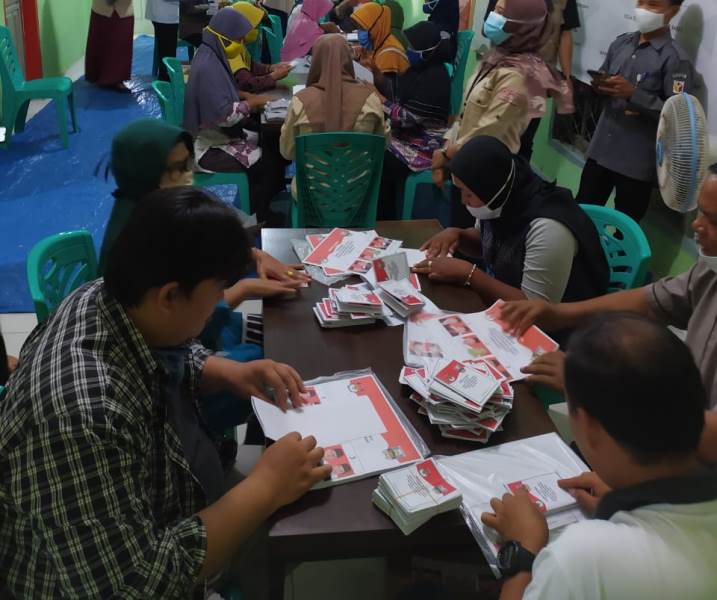 pelipatan-surat-suara-pilkada-pesisir-barat-2020-ditarget-selesai-3-hari-kerja.jpg
