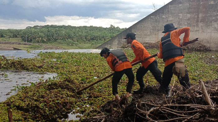 BBWSMS Lampung Kurangi Debit Air Bendungan Way Rarem Lampung Utara Cari Korban Tenggelam