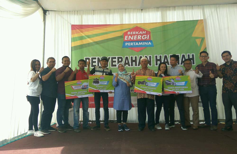 Pertamina Wolter Monginsidi Serahkan Undian Berkah Pertamina Tahap Pertama