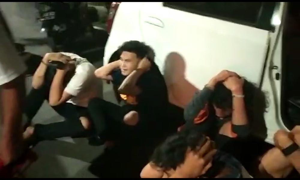 BREAKING NEWS 5 Pemuda Tertangkap Basah Warga Hendak Dongkel Kios Rokok Dekat Underpass Unila