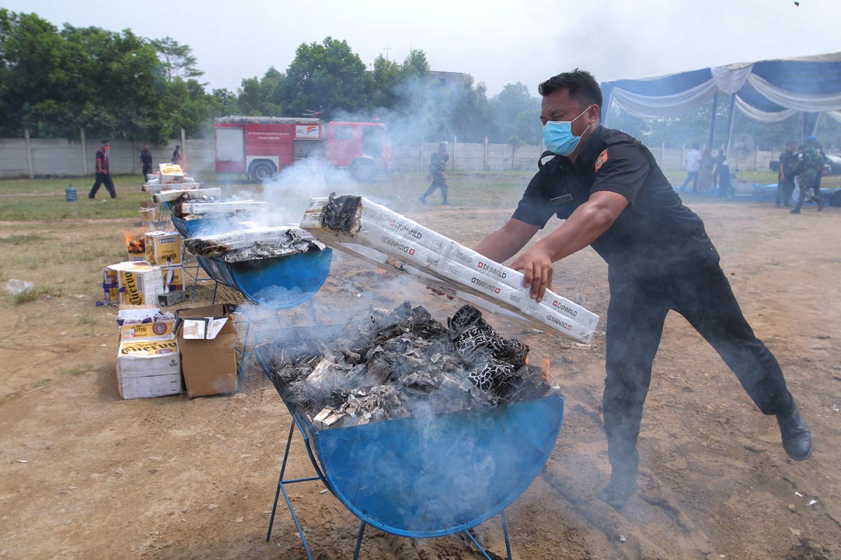 pemusnahan-barang-ilegal-c.jpg