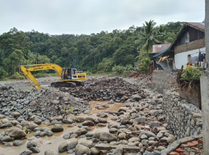 penanganan-tanggul-way-laay-yang-jebol.jpg