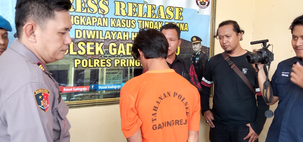 Jarang Ketemu Wanita, Slamet Tergoda Lihat Nenek Bercucu Satu