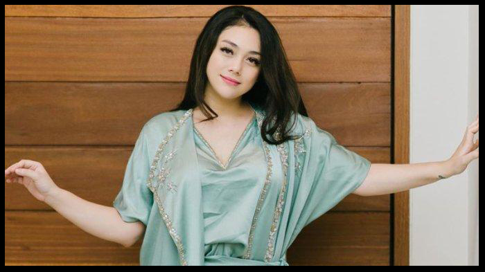 pengakuan-artis-celine-evangelista-soal-isu-tunangan-aku-sangat-membuka-hati.jpg