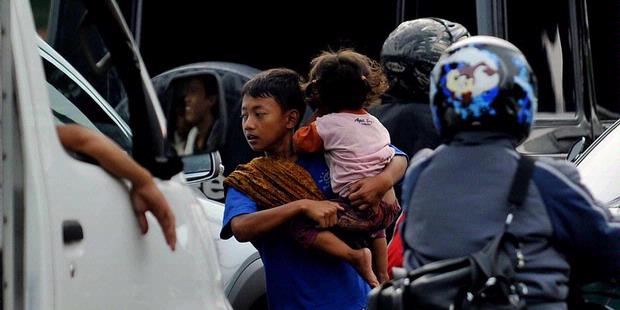 Tertibkan Pengemis Anak di Lampu Merah Way Halim