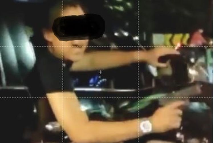 Pengemudi Fortuner yang Acungkan Pistol Sempat Sembunyi di Parkiran Mal