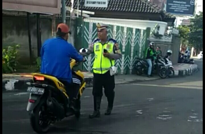 Pengendara Motor di Bandar Lampung Umpat Polisi saat Ditegur Tak Gunakan Helm