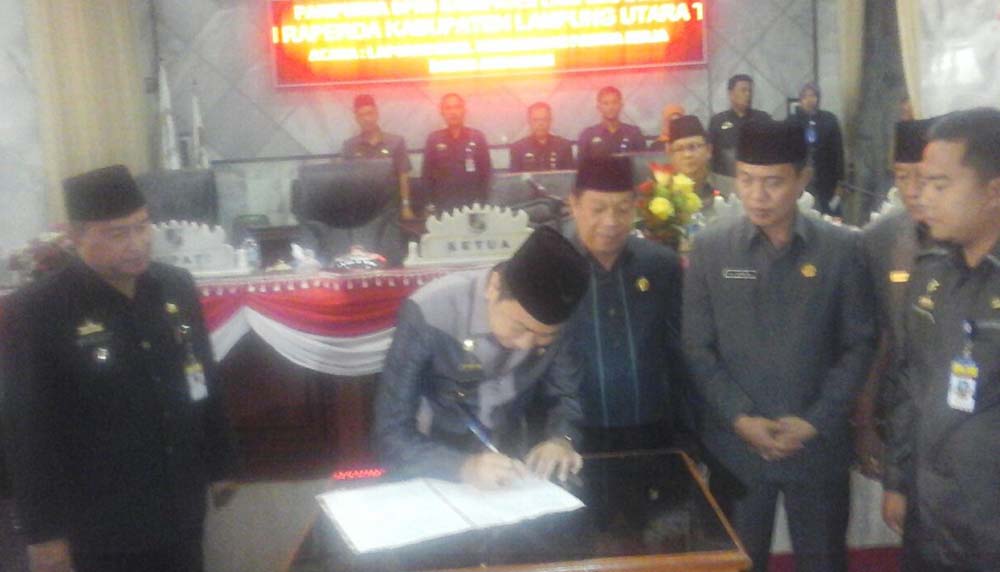 DPRD Lampura Sahkan APBD P TA 2016
