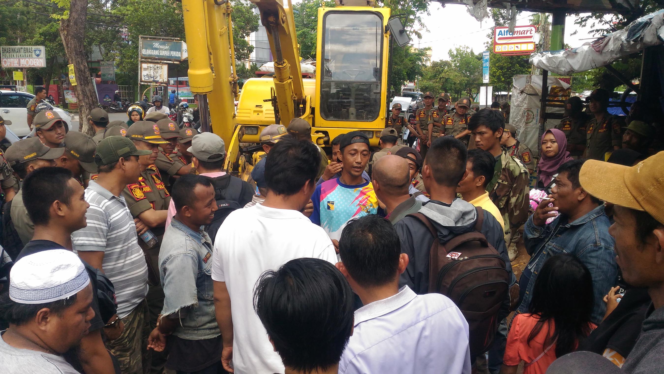 Pedagang Minta Perwakilan PT Way Halim Datang ke Lokasi Penggusuran untuk Mediasi
