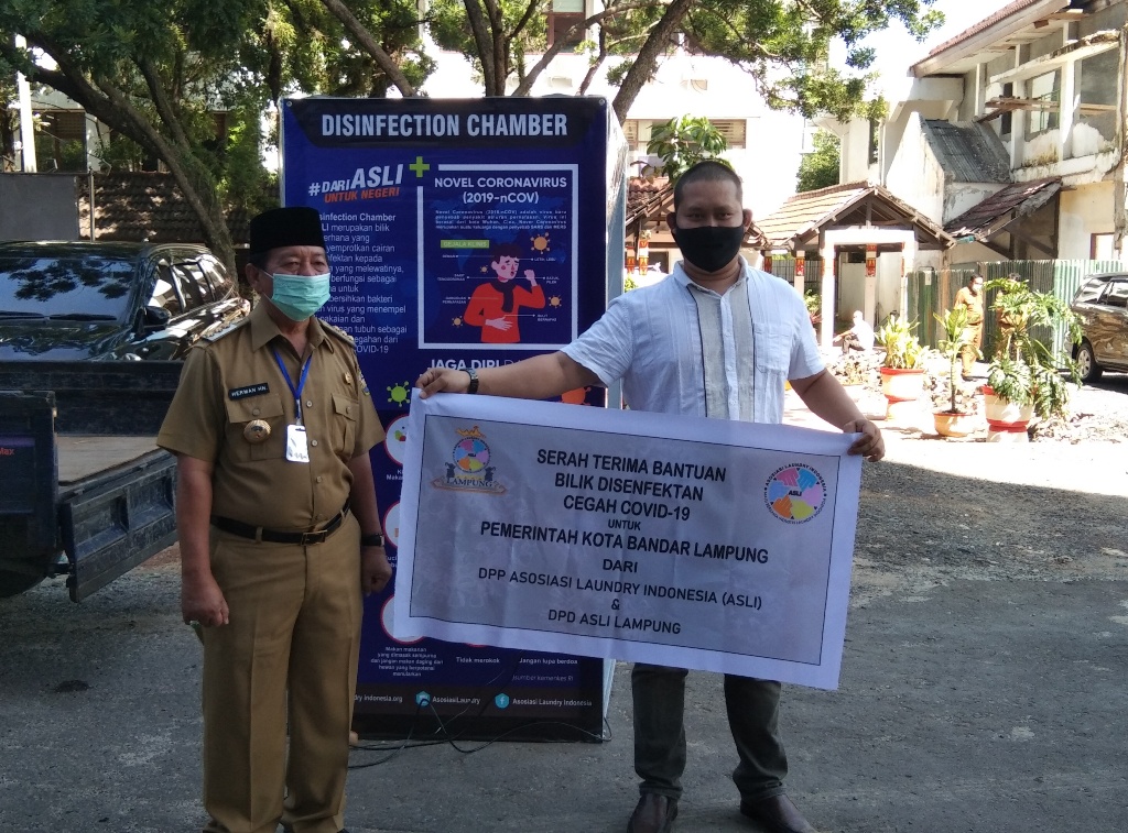 pengusaha-laundry-lampung-sumbang-bilik-disinfektan.jpg