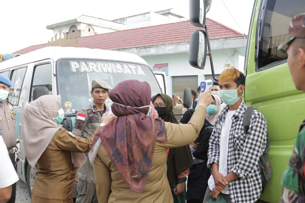 Tim Gugus Tugas Penanganan Virus Corona Screening Angkutan Umum Masuk ke Pringsewu