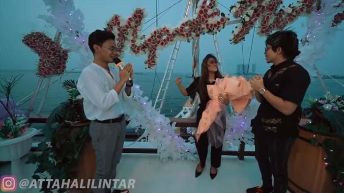 Aurel Hermansyah Menangis Didatangi Penyanyi Idola