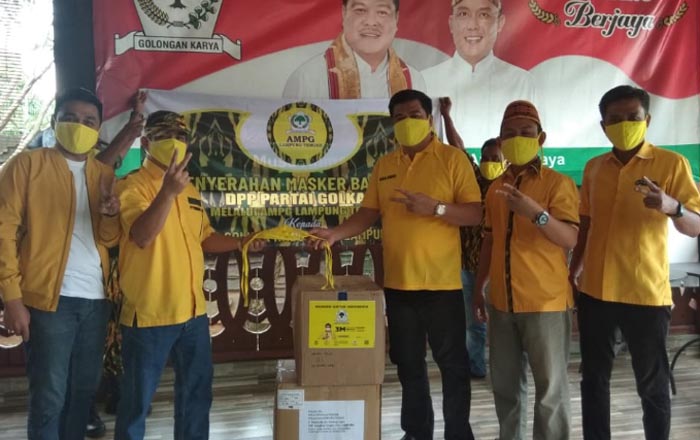 penyerahan-masker-dari-dpp-ke-dpd-partai-golkar.jpg