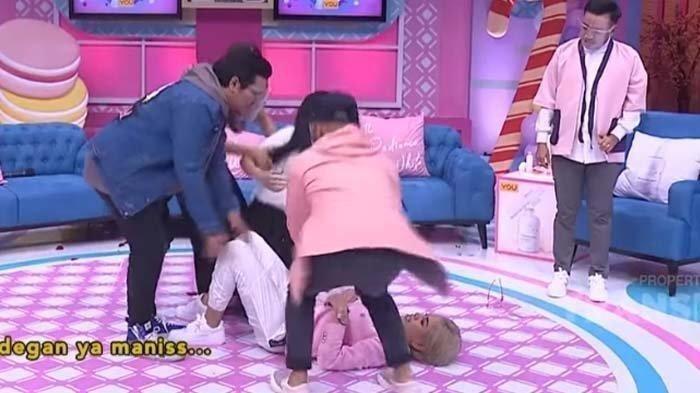 Artis Nikita Mirzani Vs Denise Chariesta, Perang Kata-kata hingga Guling-guling di Lantai