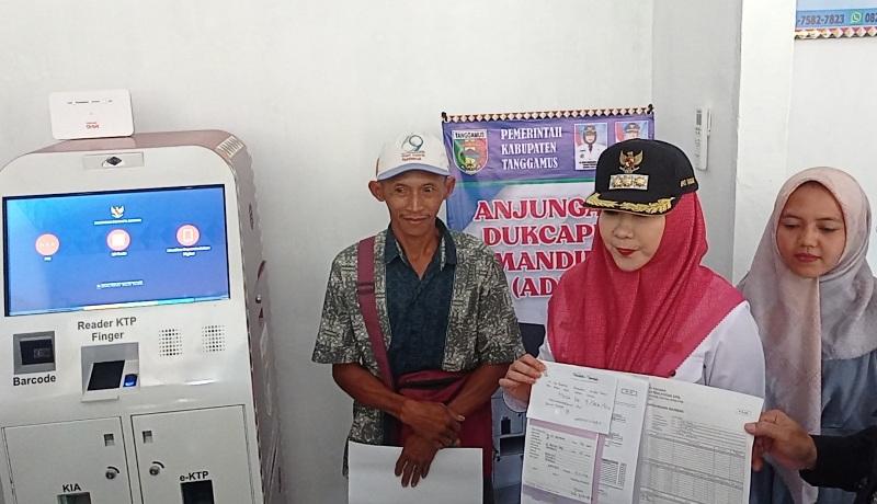 Mesin ADM Inovasi Pemkab Tanggamus Mudahkan Masyarakat Peroleh Indentitas Diri