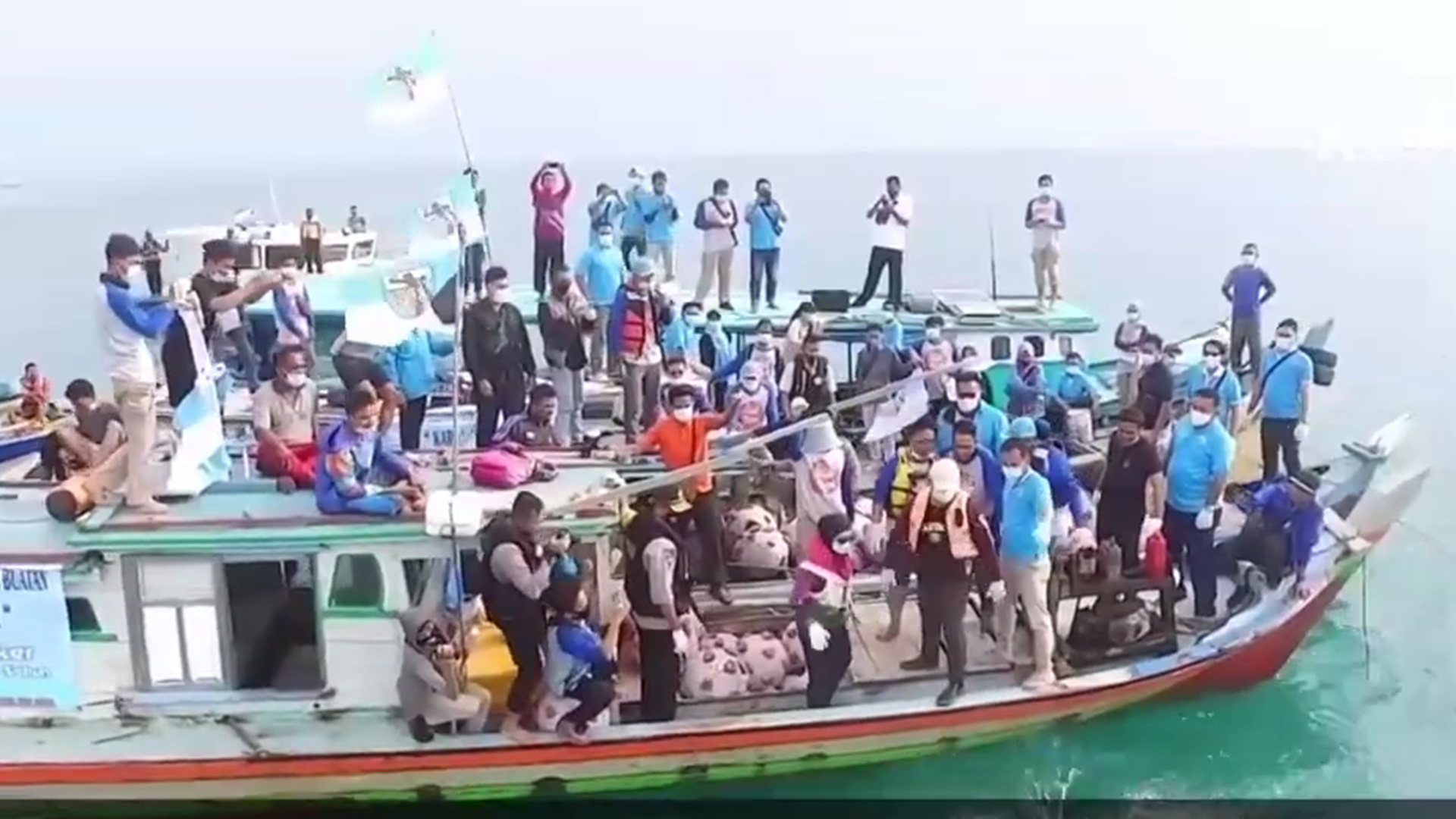 Peringati Hari Sumpah Pemuda, Pemuda di Babel Tenggelamkan 92 Terumbu Karang Berbentuk Virus Corona