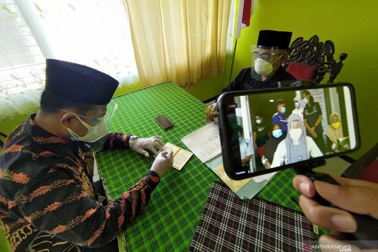 Pengantin Wanita Positif Covid-19, Mempelai Pria Jalani Prosesi Pernikahan Sendiri