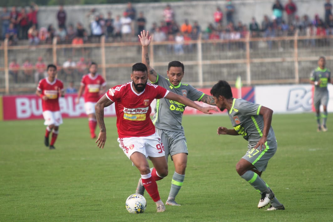 perseru-badak-lampung-fc-vs-borneo-fc-di-stadion-sumpah-pemuda-way-halim-1.jpg