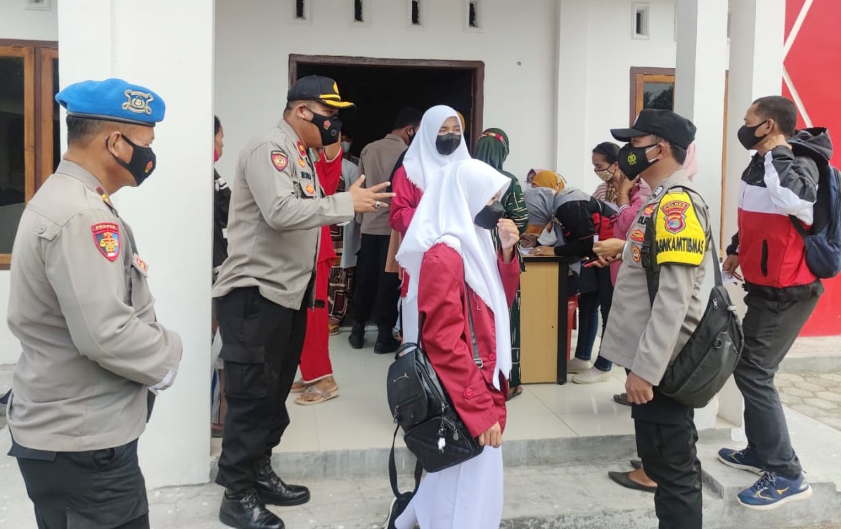personel-polres-tulangbawang-lampung-diinstruksikan-pantau-pelaksanaan-vaksinasi.jpg