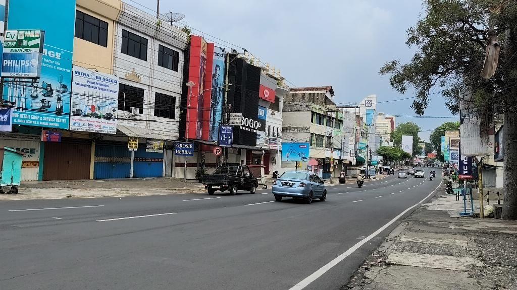 Ada Demo Besar-besaran di DPRD Lampung, Jalan Lengang dan Banyak Toko Tutup