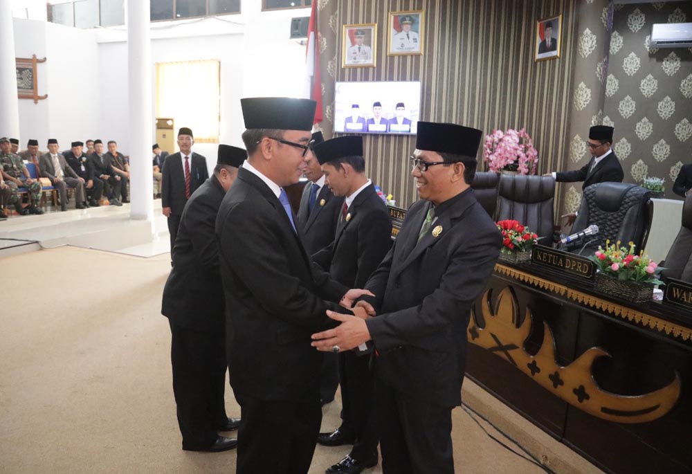 pesan-bupati-way-kanan-raden-adipati-kepada-anggota-dprd-baru.jpg