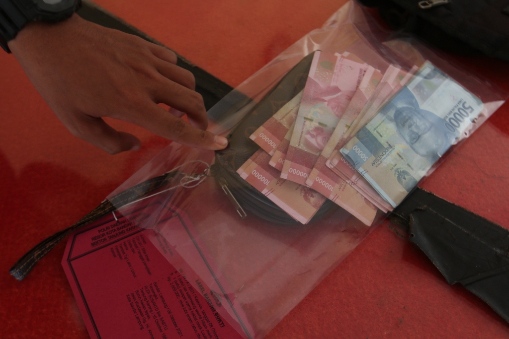 Pemuda Curi Uang Teman Kencan Seusai Berhubungan, Ketahuan karena Ada yang Tercecer