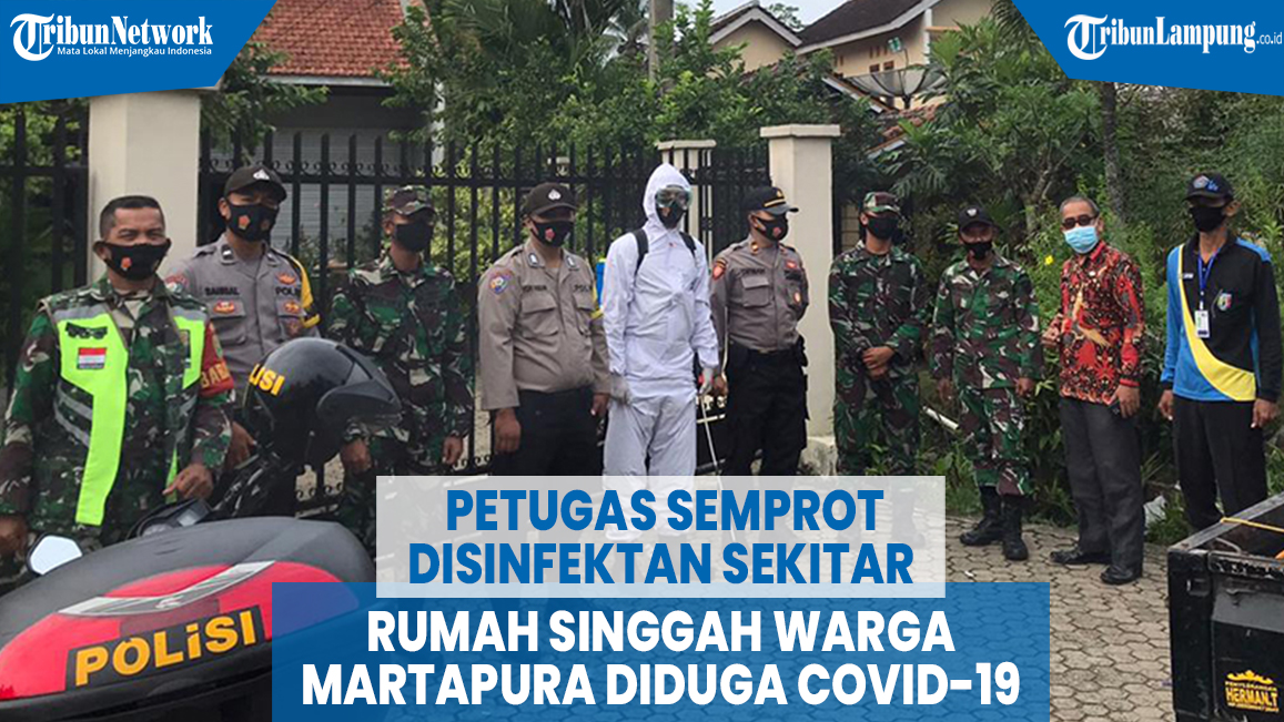 petugas-semprot-disinfektan-sekitar-rumah-singgah-warga-martapura-diduga-covid-19_1.jpg