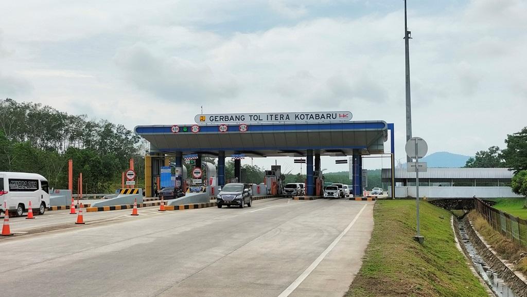 Arus Kendaraan di Pintu Tol Kota Baru Lampung Selatan Terpantau Sepi