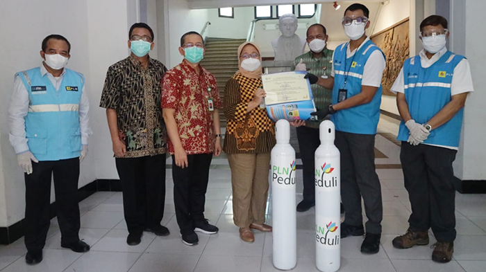 pln-salurkan-bantuan-oksigen-ke-sejumlah-rumah-sakit-di-jawa-tengah.jpg