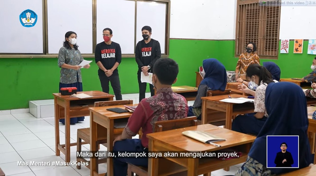 Jadi Guru Tamu, Nadiem Anwar Makarim Masuk Kelas Bersama Desta