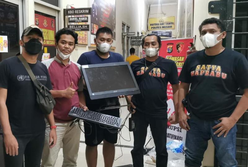 polisi-masih-dalami-motif-oknum-guru-pns-gasak-belasan-komputer-di-sman-1-mesuji.jpg