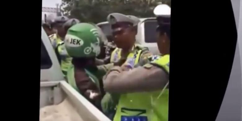 polisi-pukul-go-jek_20151108_191445.jpg
