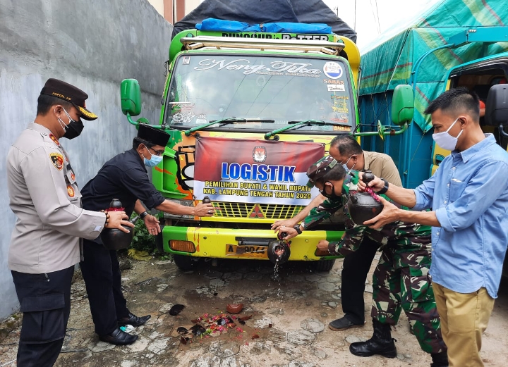 polres-libatkan-187-personel-amankan-distribusi-logistik-pilkada-lampung-tengah-2020.jpg