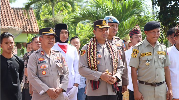 Polres Pesawaran Polda Lampung Jumat Curhat di SMA 1 Kedondong Silaturahmi Guru dan Pelajar