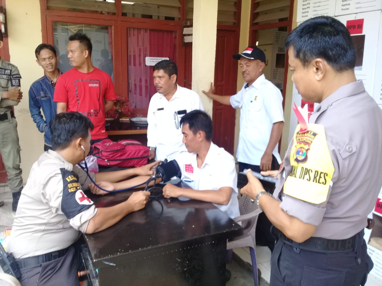polres-tulangbawang-periksa-kesehatan-petugas-pengamanan-dan-penyelenggara-pemilu-2019.jpg