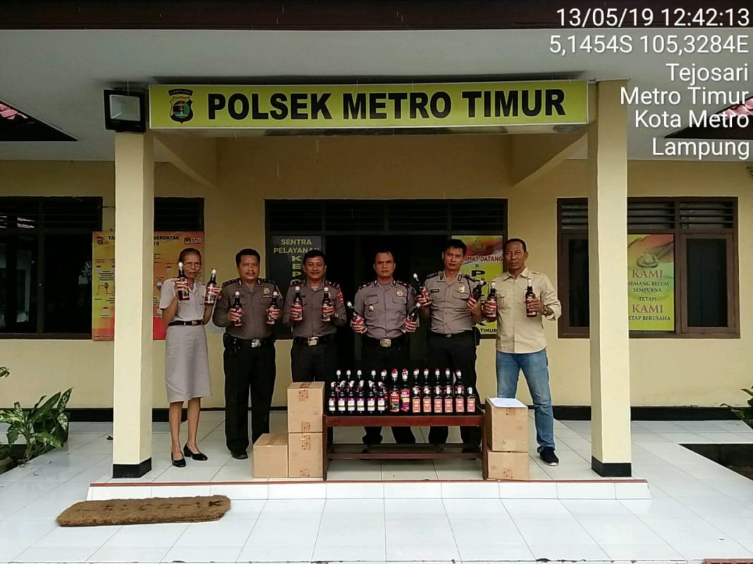 polsek-metro-timur-menyita-puluhan-minuman-keras-miras.jpg