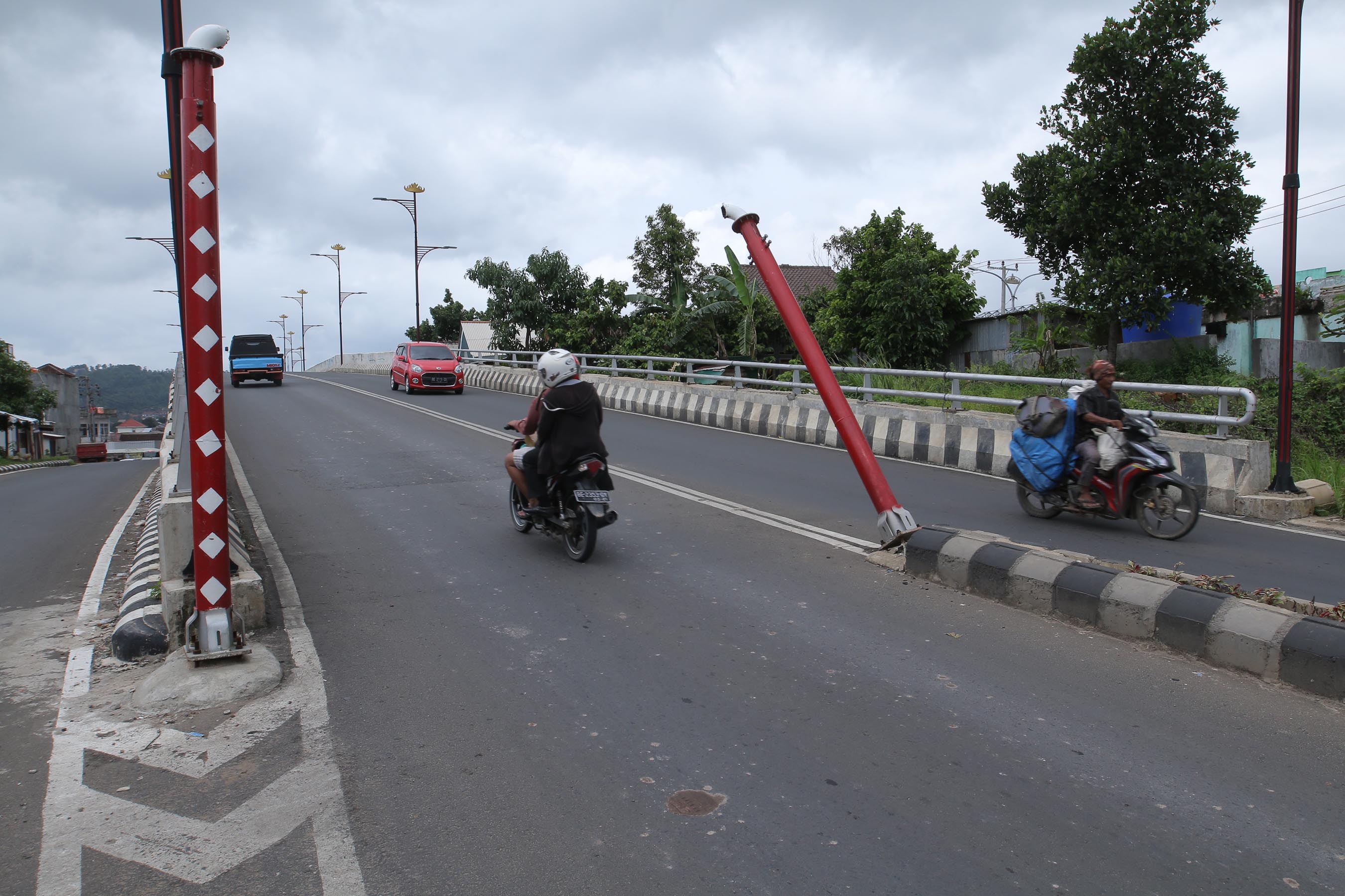 Portal Flyover Kemiling Nyaris Roboh Diduga Diterobos Kendaraan Besar
