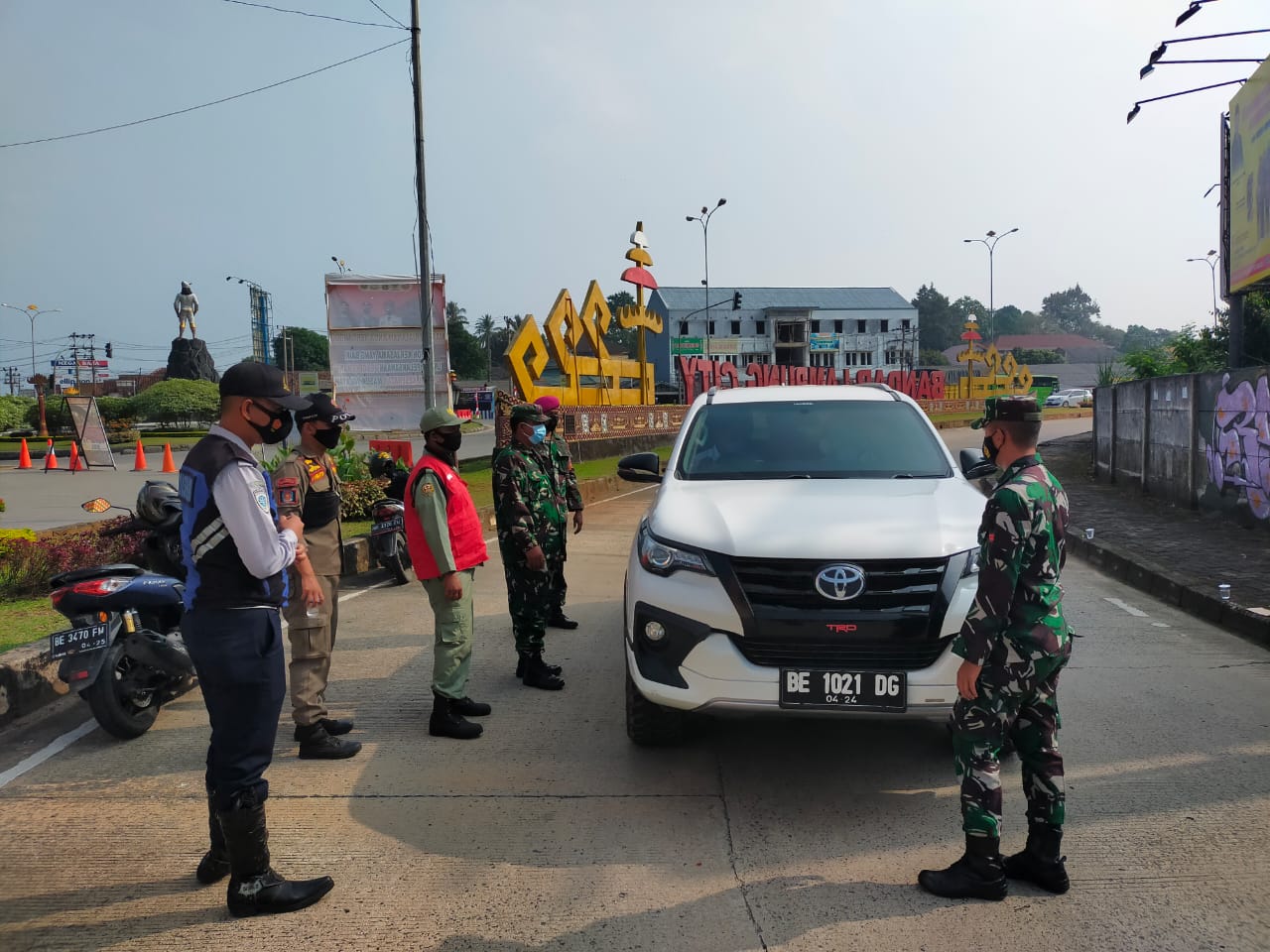 PPKM Level 4 di Kota Bandar Lampung, Kodim 0410/KBL Lakukan Penyekatan di Pos Rajabasa