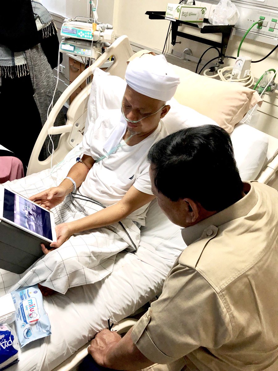 Perbedaan Jokowi-Maruf Amin dan Prabowo-Sandiaga Saat Jenguk Ustadz Arifin Ilham