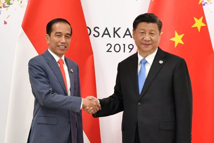 presiden-jokowi-dan-presiden-china-xi-jinping-bersalaman.jpg