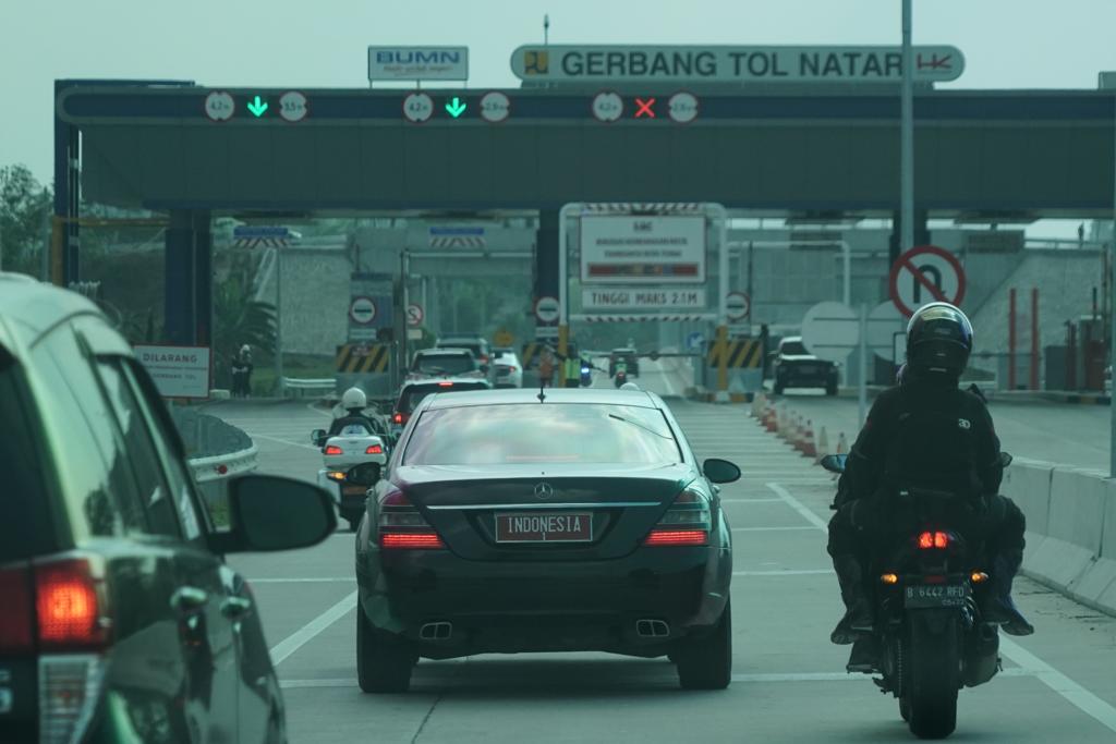 presiden-jokowi-melalui-tol-terbanggi-besar-kayu-agung-3.jpg