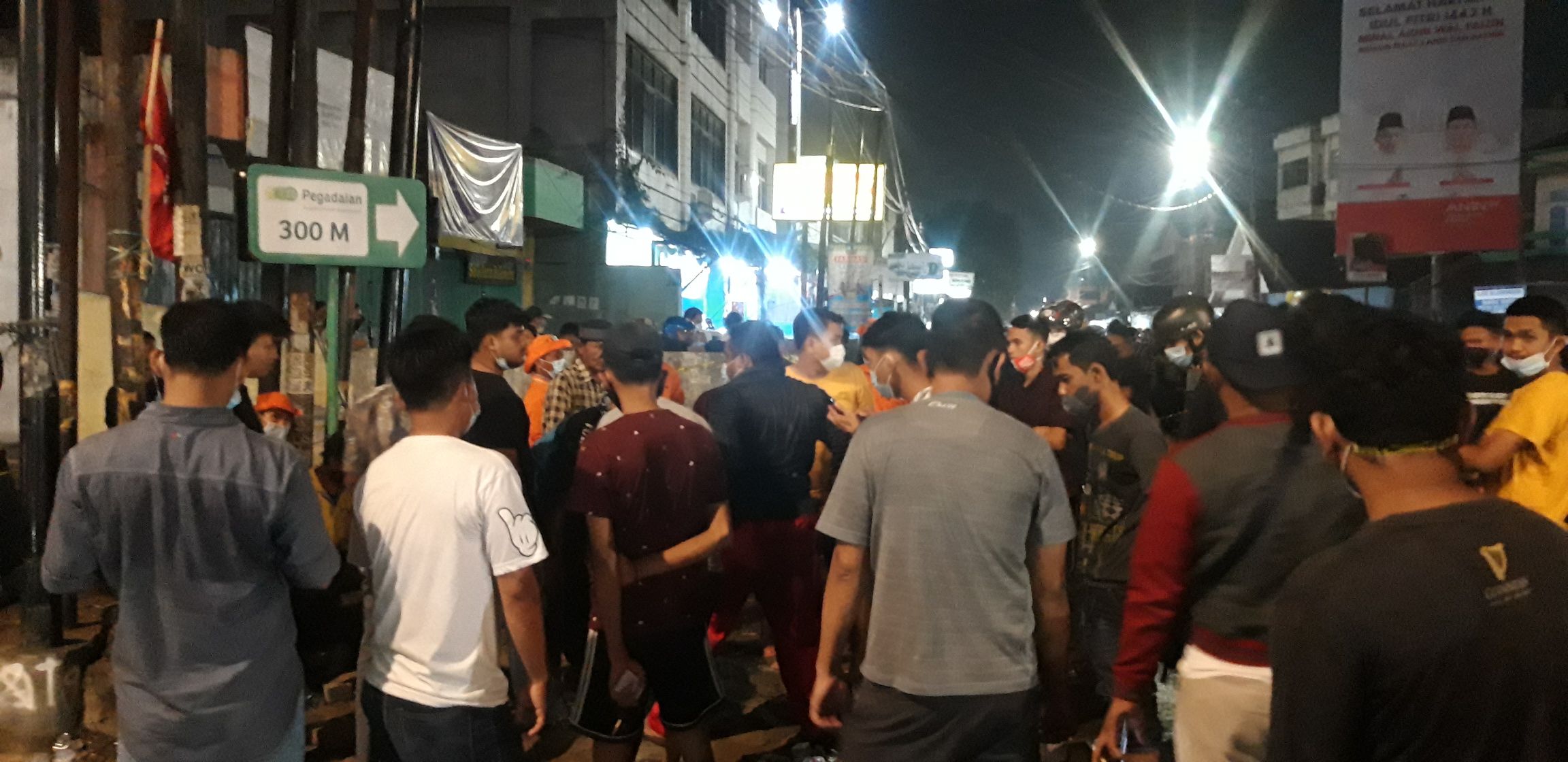 proses-pencarian-balita-hanyut-di-sekitar-pasar-tugu-tanjungkarang-timur-minggu-165-malam.jpg