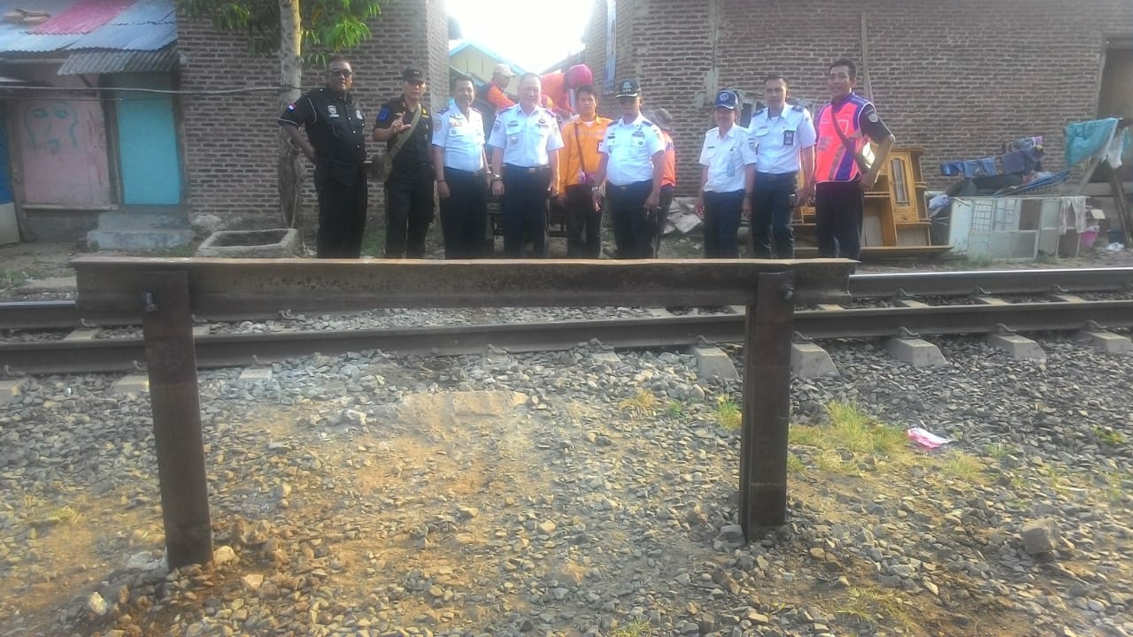 PT KAI Divre IV Tanjungkarang Tutup 29 Perlintasan Liar