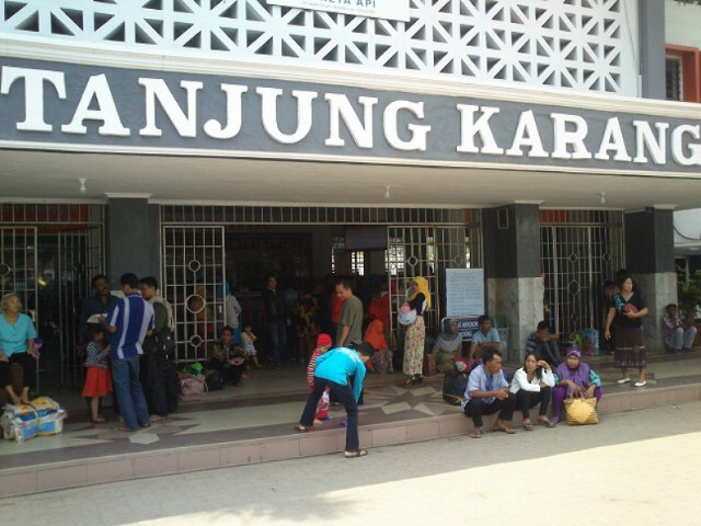 pt-kai-tanjungkarang-rabu_20150513_223639.jpg