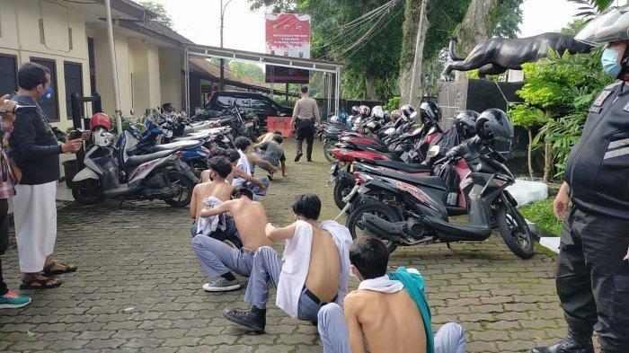 ptm-baru-mulai-pelajar-bawa-sajam-di-bogor.jpg