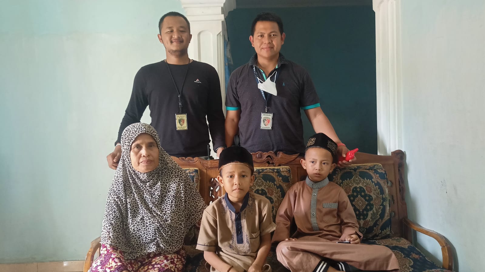 Tangis Keluarga, Sambut 2 Bocah Ditemukan Bingung di Kapal Merak Bakauheni