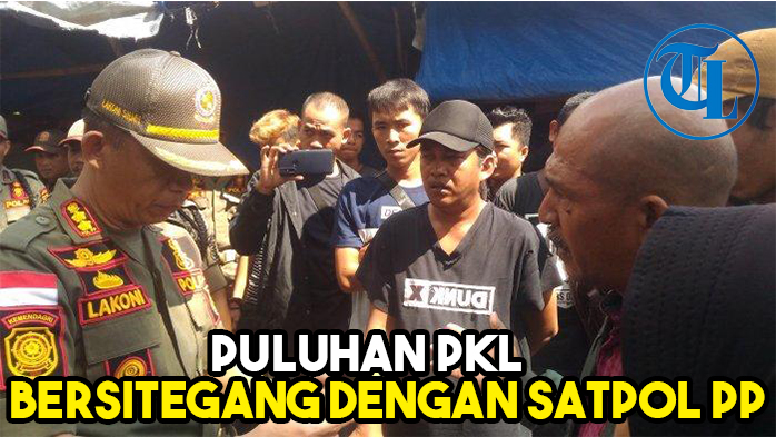 puluhan-pkl-depan-pkor-way-halim-bersitegang-dengan-satpol-pp.jpg