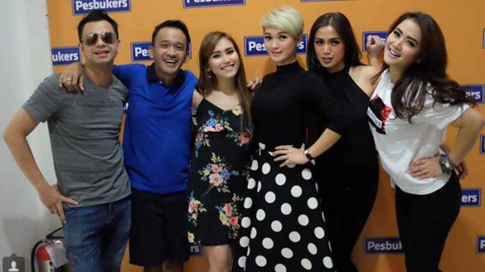 Beredar Isu Mini Cooper Ayu Ting Ting Hadiah dari Raffi Ahmad